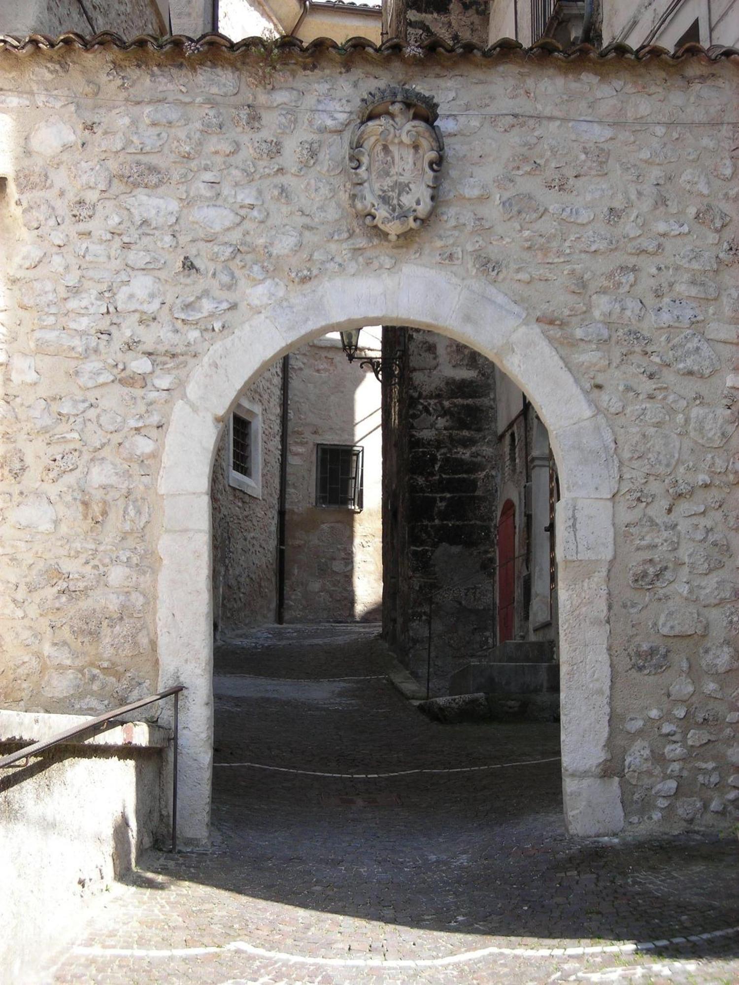 B&B Antonella Introdacqua Exterior photo